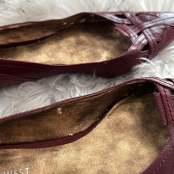 NINE WEST burgundy pointed-toed flats - Picture 3 of 10